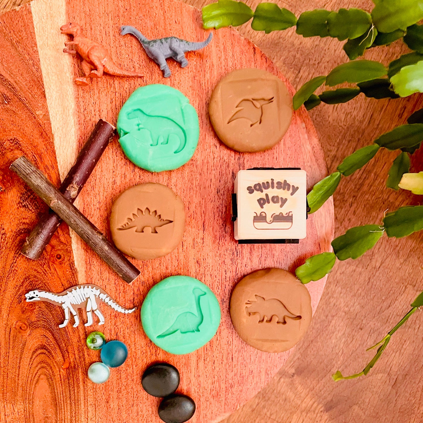 Play Dough Stamp: Dino-mates